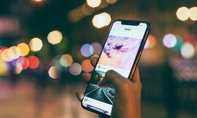 jak podłączyć telefon do telewizora