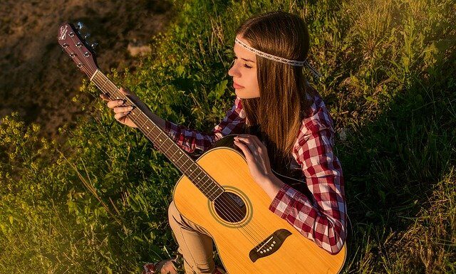 Styl hippie to symbol luzu i swobody