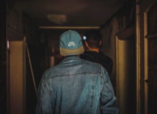 Jak malować na kurtce z jeansu? Jak malować na kurtce z jeansu