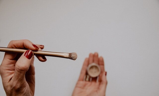 Jakie są zalety stosowania podkładu satynowego i dlaczego warto go wypróbować?