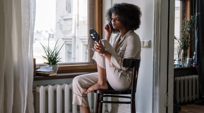 10. Czy podkład satynowy może być stosowany na skórę tłustą? Jakie są wskazania i przeciwwskazania do stosowania?