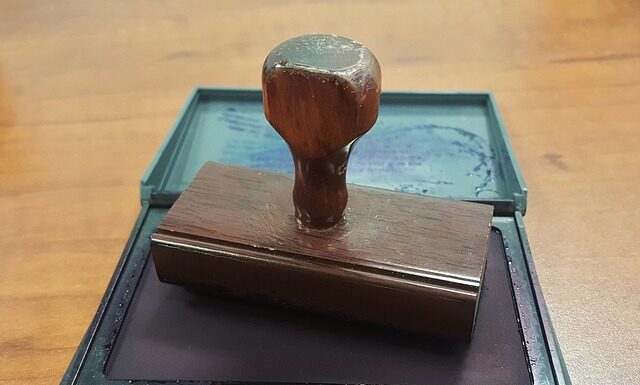 Kto płaci notariusza przy zakupie działki ogrodowej?