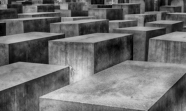 Jak ułożyć bloczki betonowe pod domek?