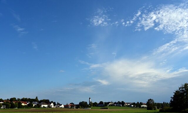 Czy można mieszkać cały rok na działce ROD?